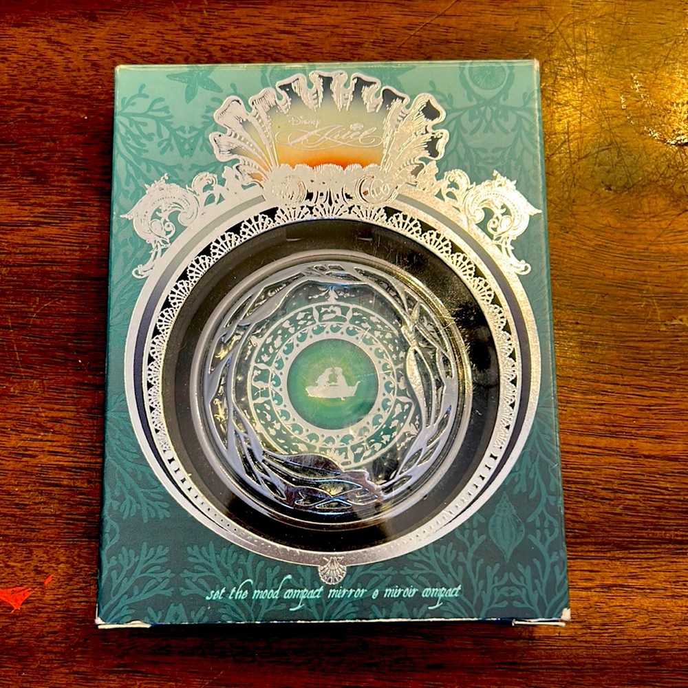 NWT Disney Ariel “Set The Mood” compact mirror.